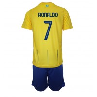Billiga Al-Nassr Cristiano Ronaldo #7 Barnkläder Hemma fotbollskläder till baby 2023-24 Kortärmad (+ Korta byxor)